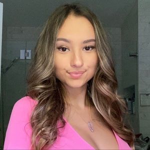 Meet your Posher, Alexandra